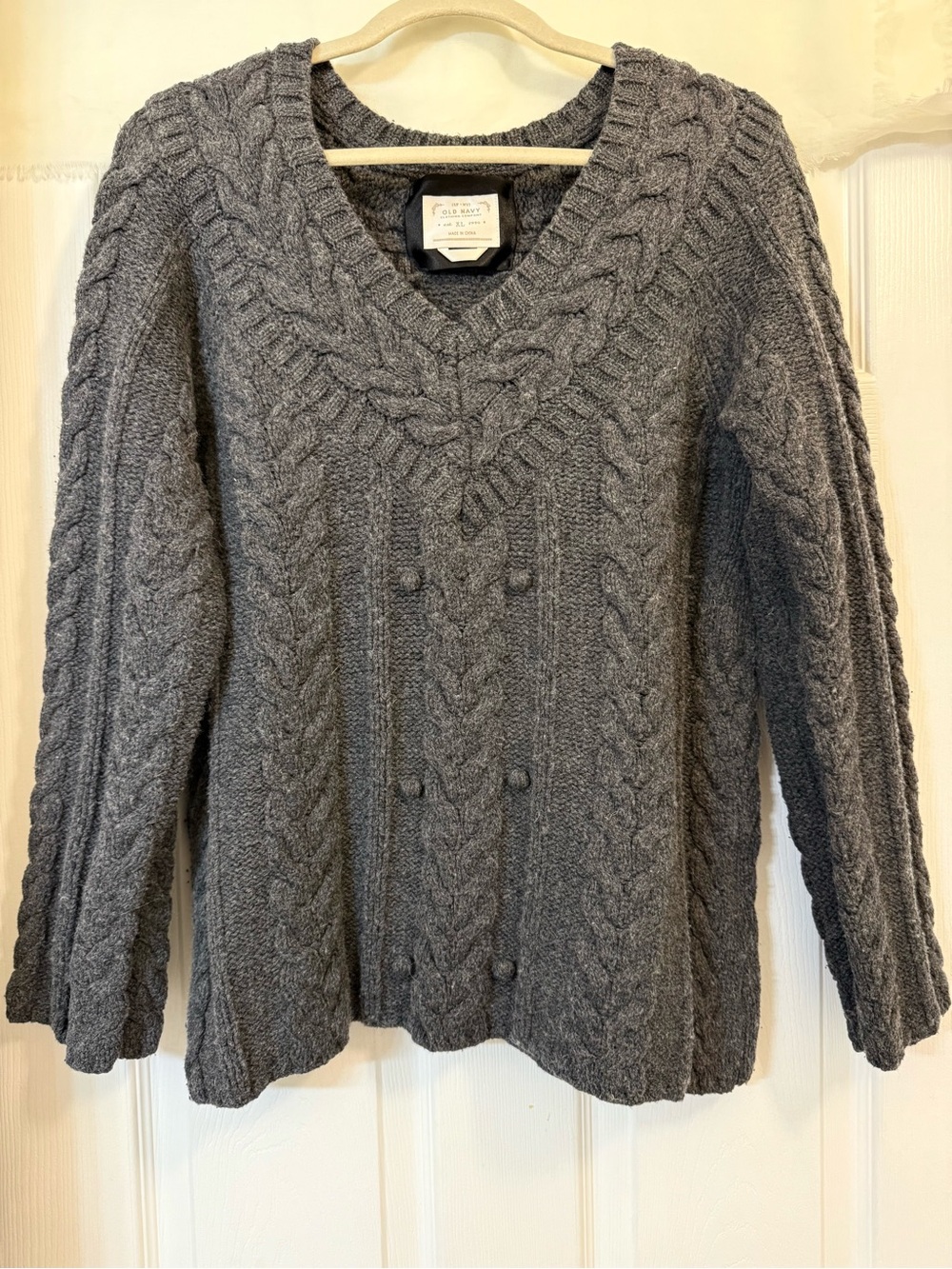 Old Navy Women’s Dark Gray Cable-Knit V-Neck Sweater-Size XL-30% Lambswool